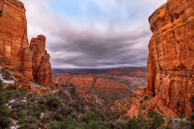 cathedral rock panoramic view walls of red sandstone clouds