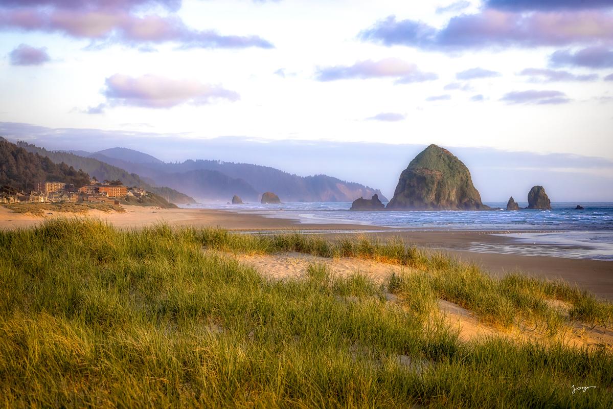 haystack rock in cannon beach oregon ocean view