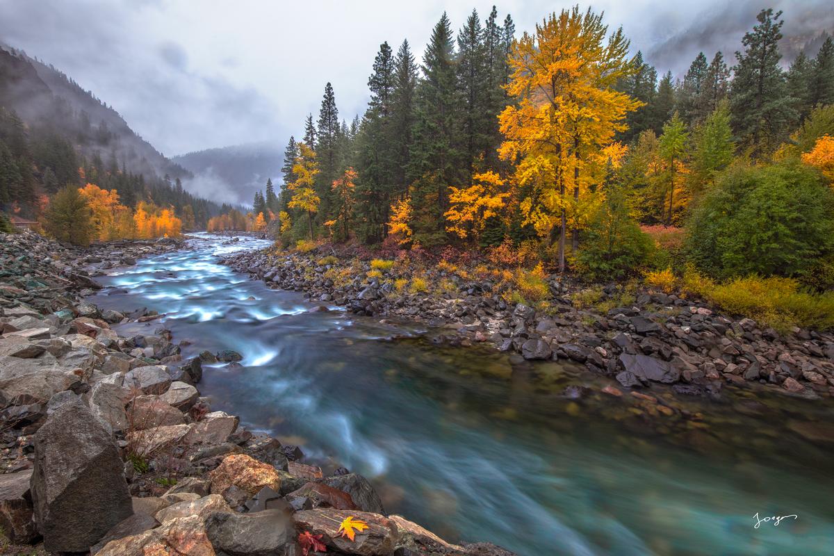 wenatchee river running through tumwater canyon fall colors